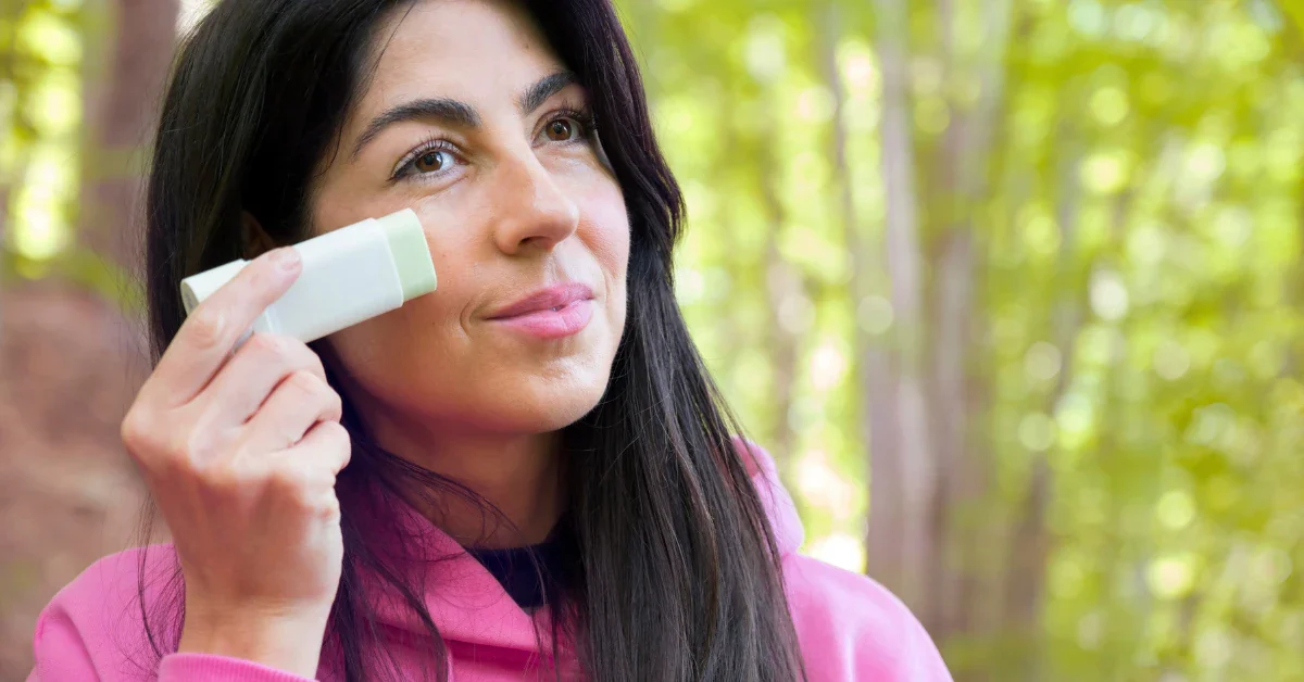 Adeus Maquiagem? Protetores Solares em Bastão que Substituem a Base