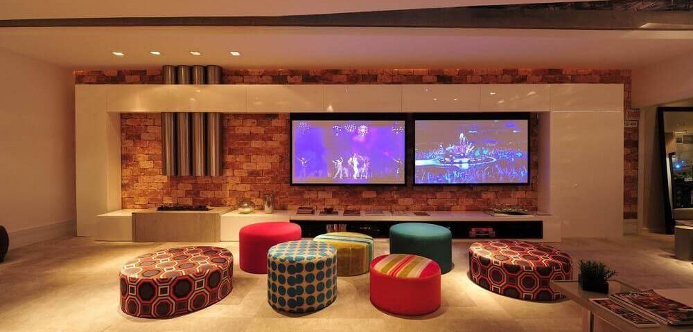 Puffs redondos vs. quadrados: qual o melhor para o seu espaço?