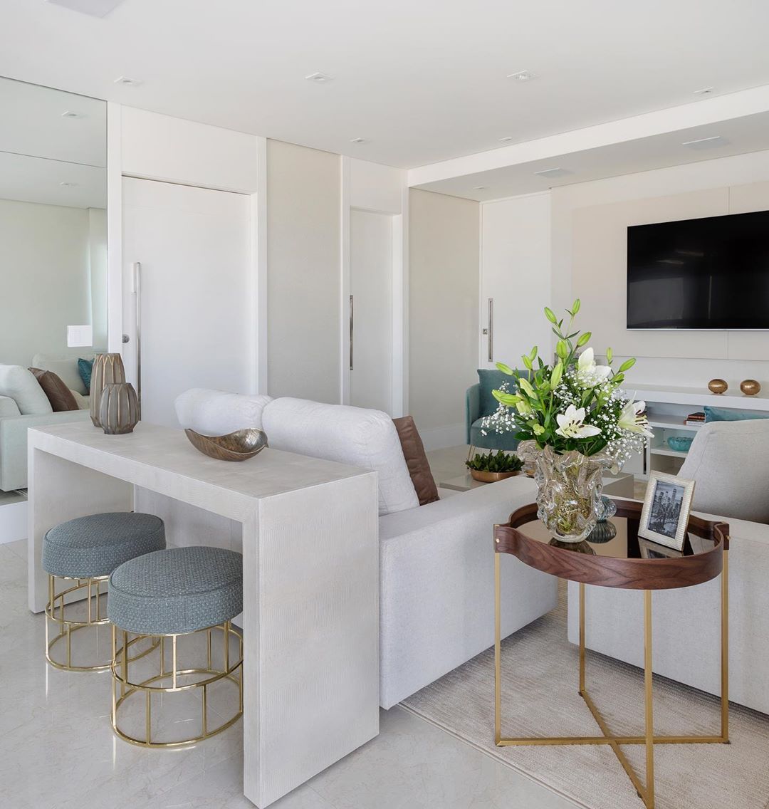 Puffs redondos vs. quadrados: qual o melhor para o seu espaço?