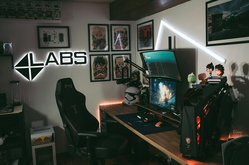 como organizar cabos em um quarto gamer