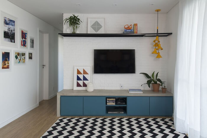 inspiração rack sala de estar com painel ripado
