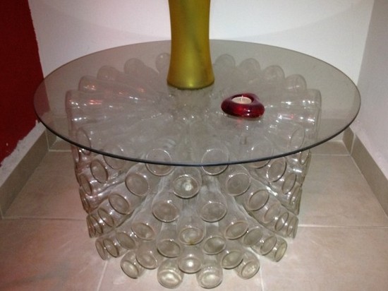 Como transformar garrafas de vidro em vasos autoirrigáveis