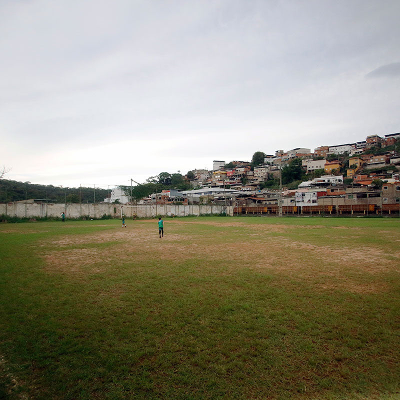 Orçamento detalhado para construção e reforma de campos de futebol