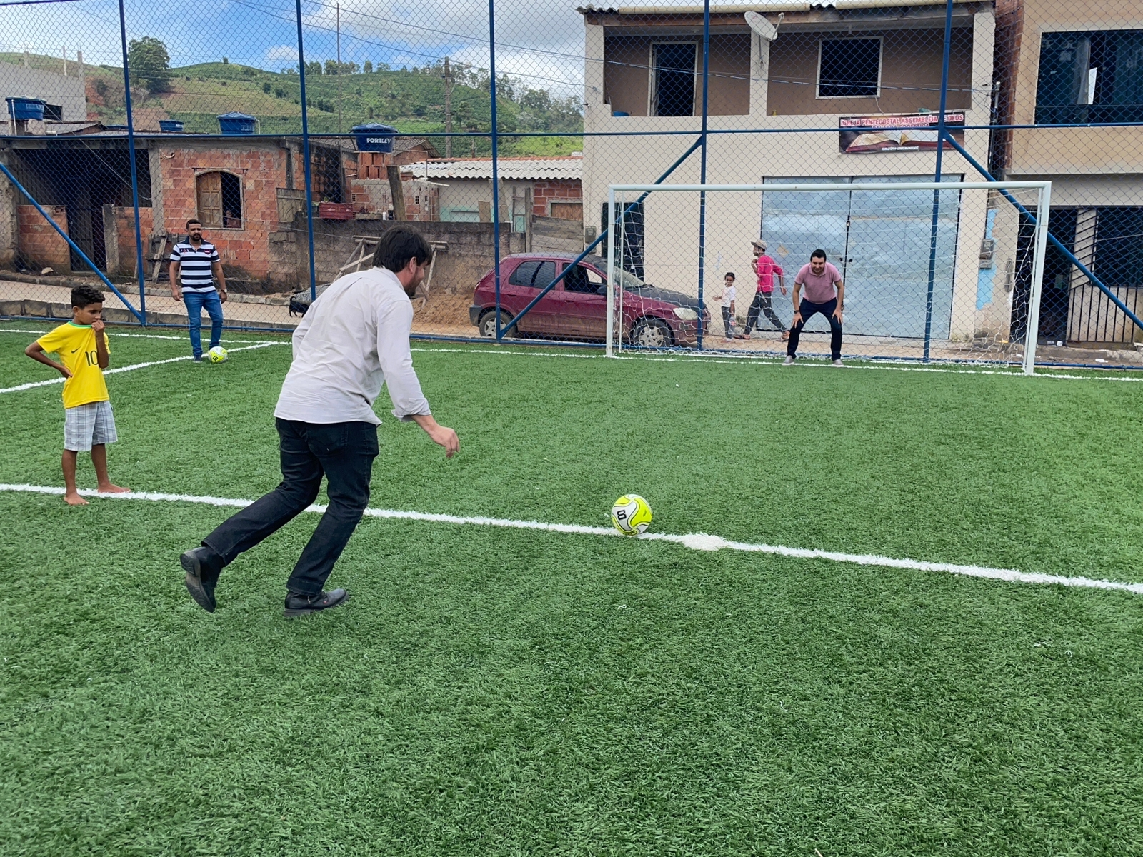 Manutenção de campos de futebol: dicas essenciais para gramados naturais e sintéticos