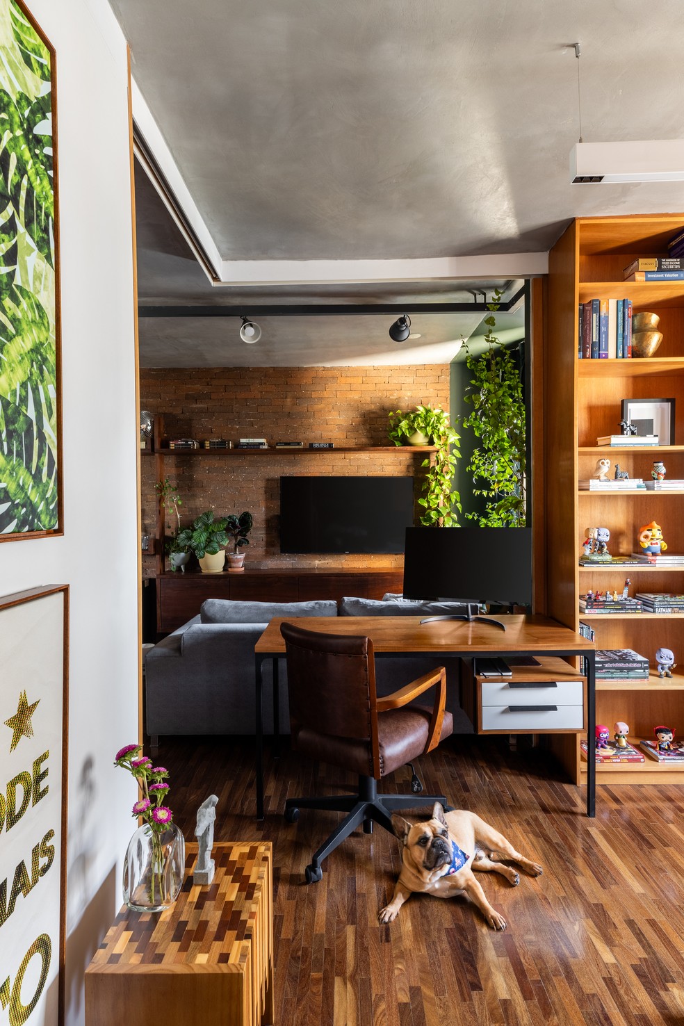 sala de estar com home office