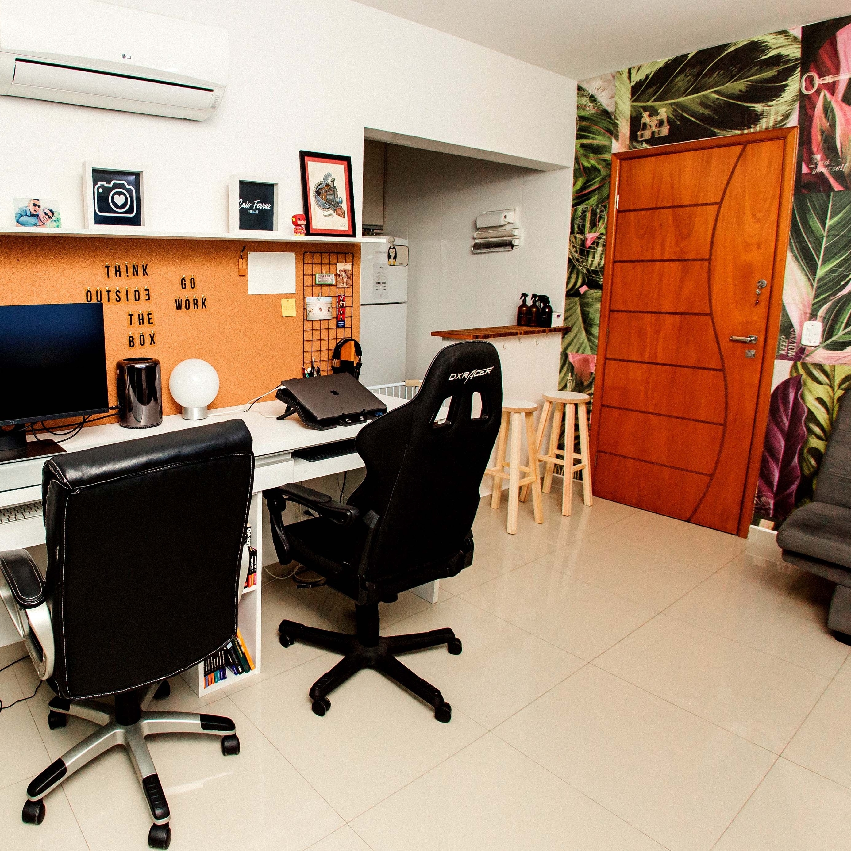 sala de estar com home office