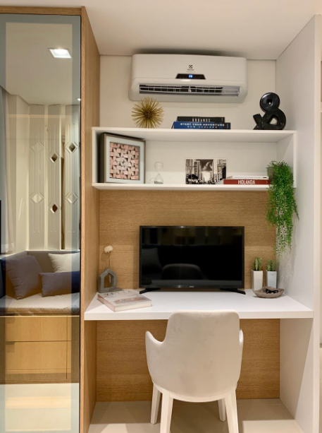 sala de estar com home office