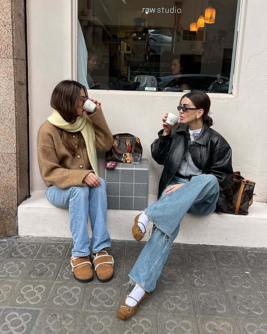 5 ideias de títulos:
1. Guia Completo: Sapatos Essenciais para o Inverno 2026
2. Tendências de Botas para o Inverno 2026: Estilo e Conforto
3. Como Escolher o Sapato Ideal para o Frio Intenso de 2026
4. Materiais e Cores que Dominam os Calçados de Inverno 2026
5. Do Casual ao Formal: Sapatos que Vão Te Aquecer no Inverno 2026