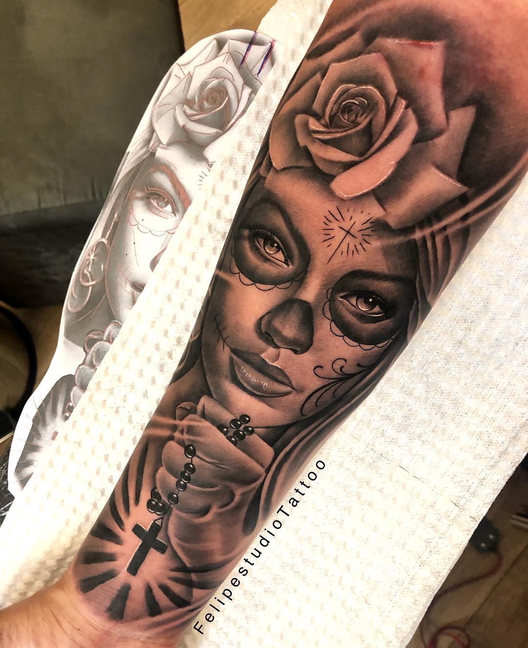significado tatuagem catrina com relógio e rosa