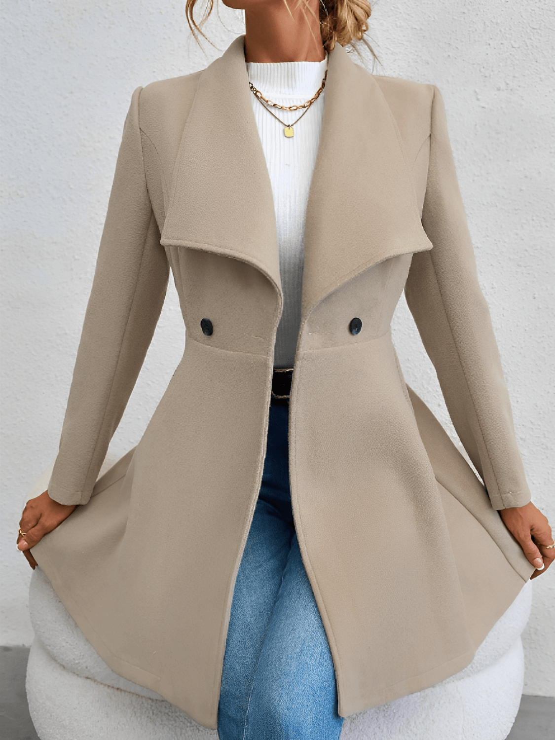 Sobretudo de lã batida vs. Trench Coat: Qual a diferença e quando usar cada um?