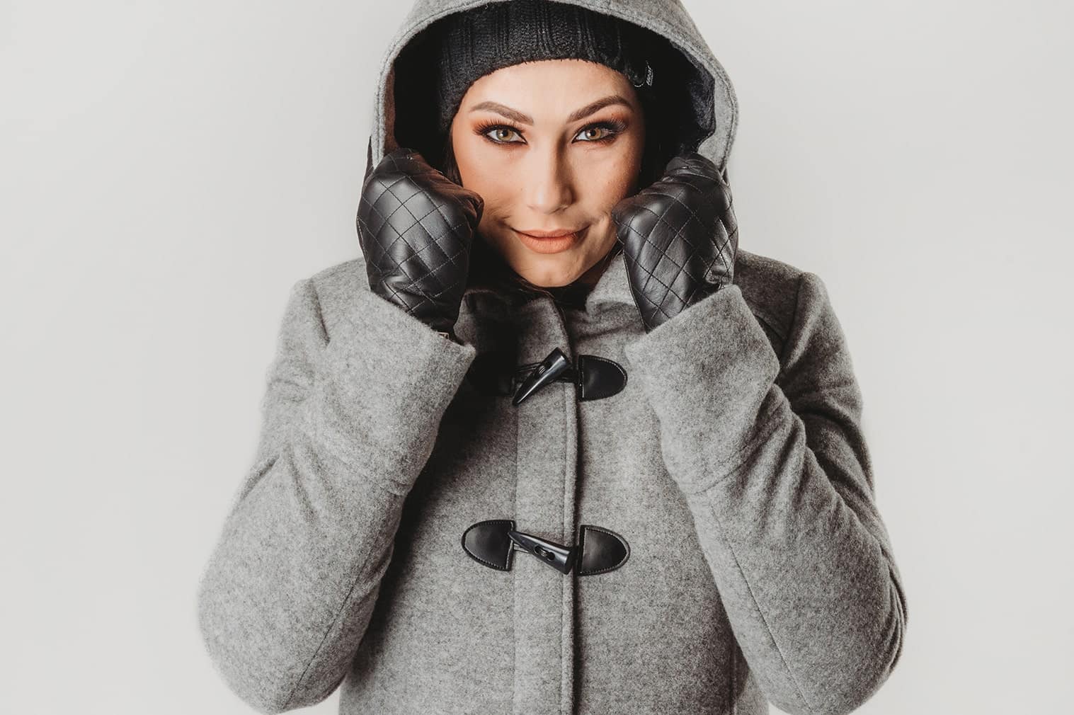 Sobretudo de lã batida vs. Trench Coat: Qual a diferença e quando usar cada um?