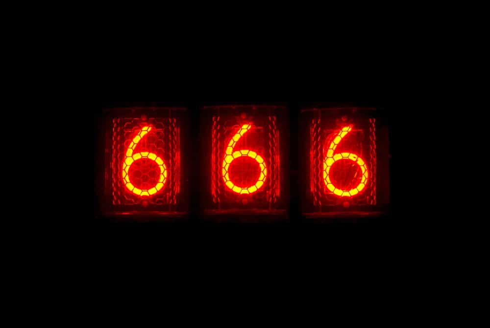 5 ideias de títulos:
1. Desvendando o Mistério: O Que Significa Sonhar com o Número 666?
2. 666 na Numerologia: Um Sinal de Alerta ou Equilíbrio?
3. A Perspectiva Bíblica e Cultural do Número 666 em Sonhos
4. Sonhos com Números: A Interpretação Psicológica do 666
5. Numerologia Cabalística e o 666: Entendendo as Sequências Negativas
