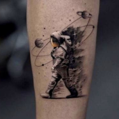 5 ideias de títulos para posts sobre tatuagem de astronauta:
1. Tatuagem de Astronauta: Desvendando os Significados Cósmicos
2. Do Espaço para a Pele: A Jornada da Tatuagem de Astronauta
3. Astronauta na Pele: Símbolos de Liberdade e Exploração
4. Tatuagem de Astronauta: Inspirações e Estilos para sua Arte
5. O Universo na Pele: O Que Significa uma Tatuagem de Astronauta?