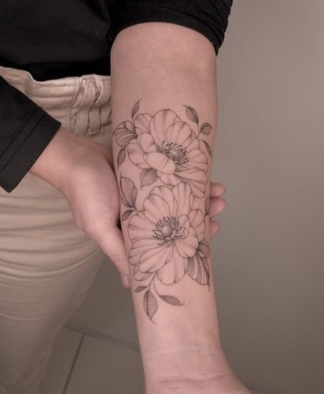 tatuagem blackwork floral vs fineline antebraço qual escolher