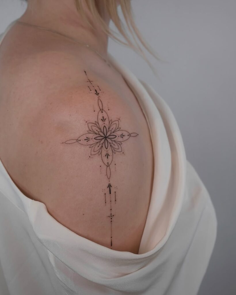 tatuagem feminina ombro braço