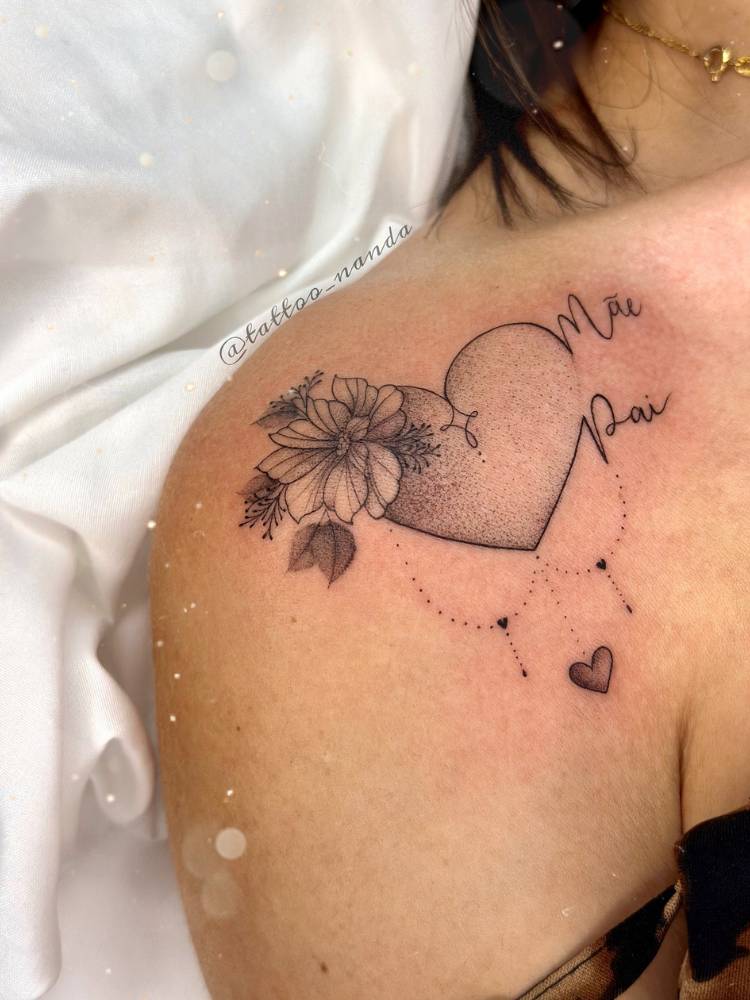 tatuagem feminina ombro flor