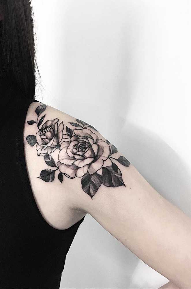 tatuagem feminina ombro frase