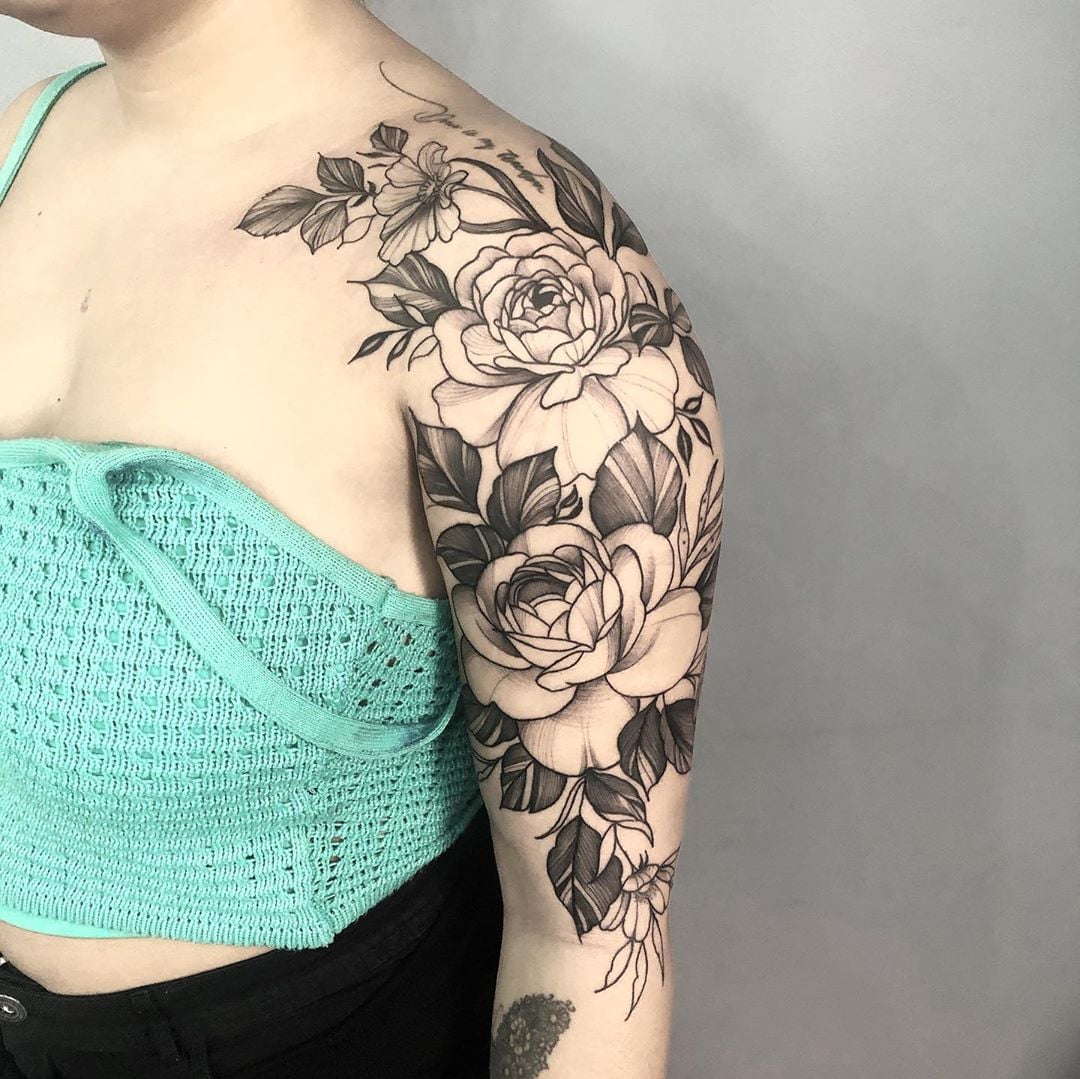 ideias tatuagem feminina sombreada braço