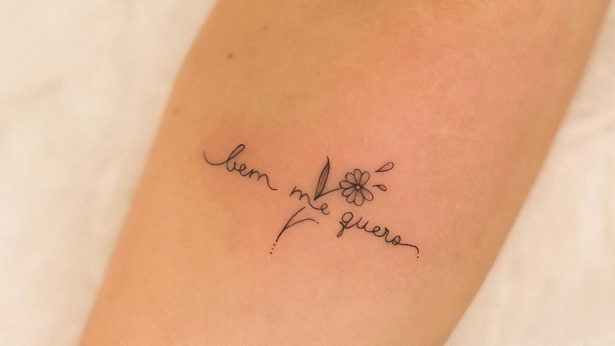 tatuagem frase feminina vs desenho