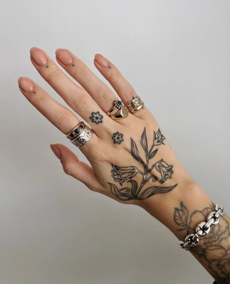 tatuagem mao feminina desbotando rapido o que fazer