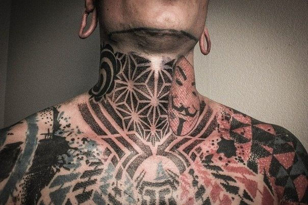 erros comuns ao fazer tatuagem na garganta