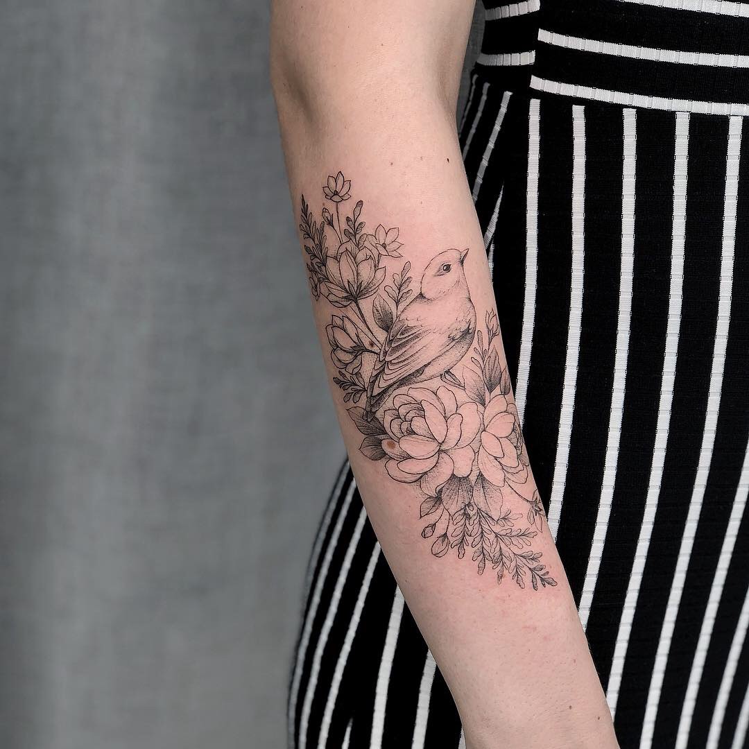 tatuagem sombreada vs traço fino braço feminino qual escolher