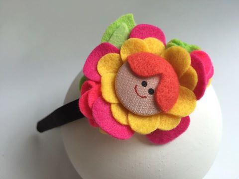 tiara com flor de feltro