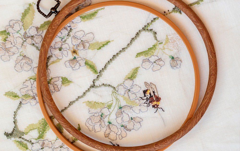 toalha de mesa bordada