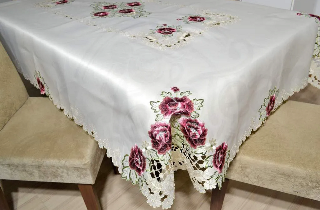 toalha de mesa bordada