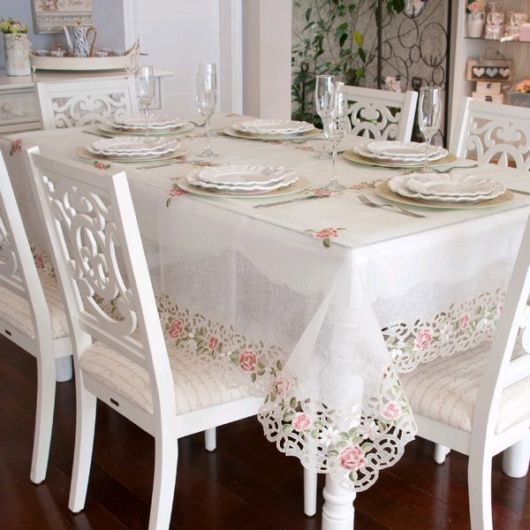 toalha de mesa bordada