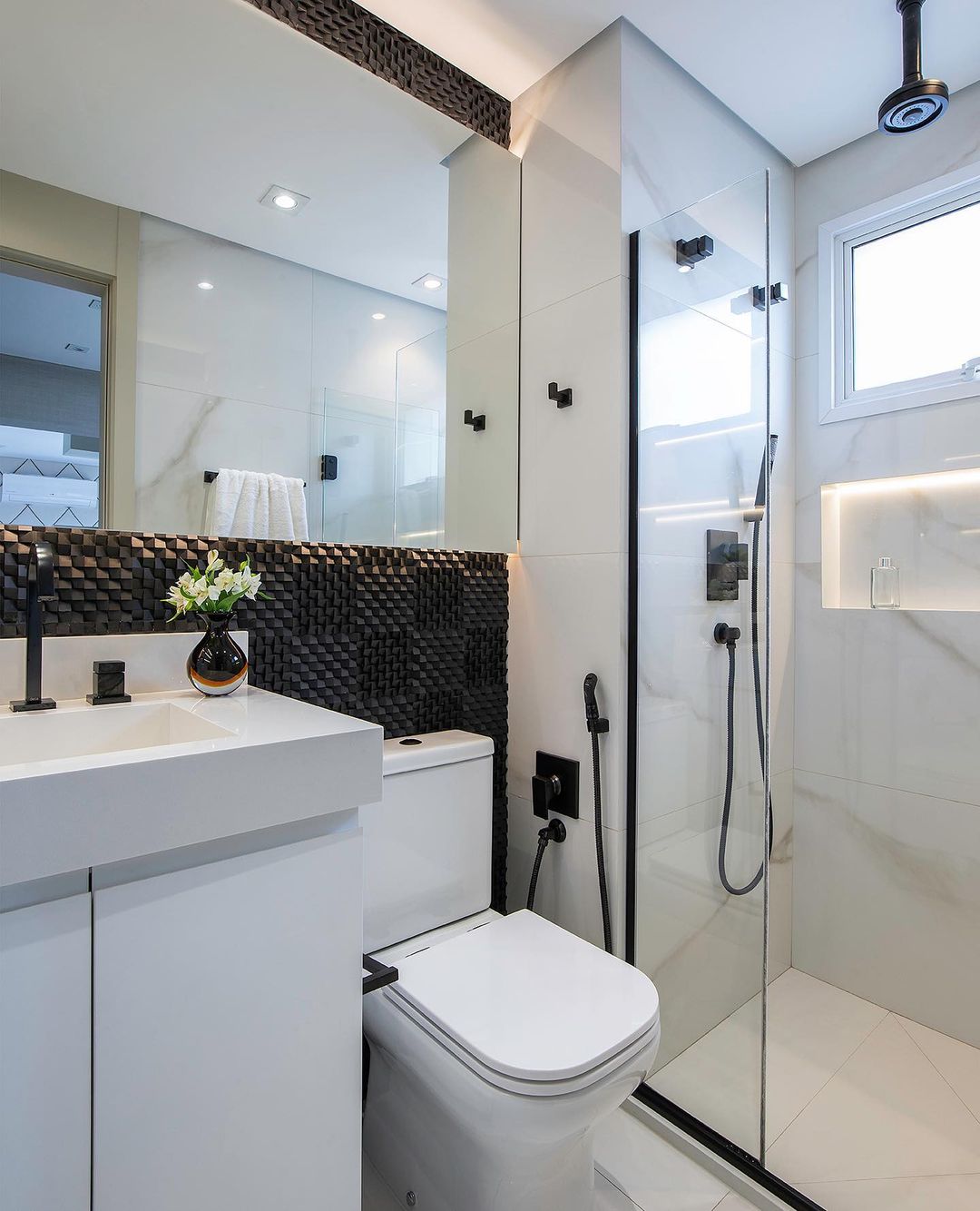 um banheiro pequeno tem quantos metros quadrados