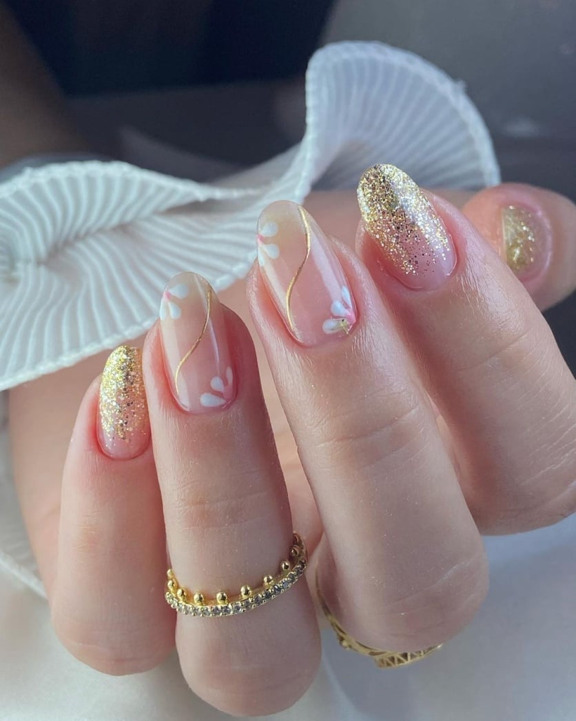 quanto custa fazer unha encapsulada com glitter