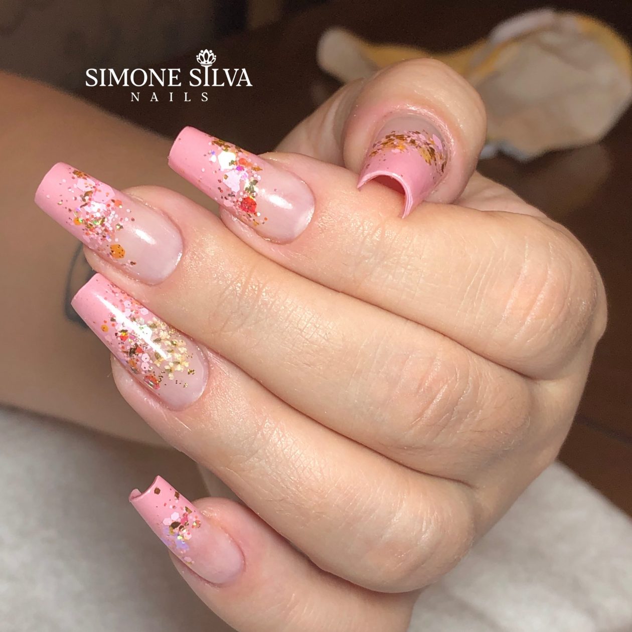 como fazer unha encapsulada com glitter em casa passo a passo