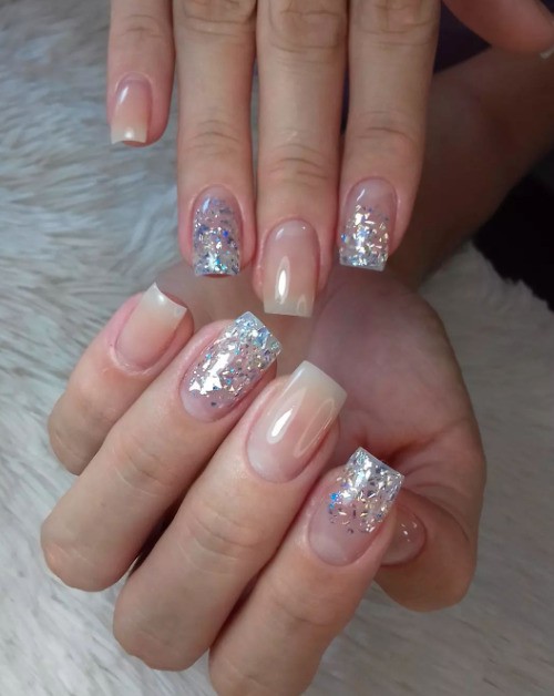 ideias de unhas encapsuladas com glitter para formatura