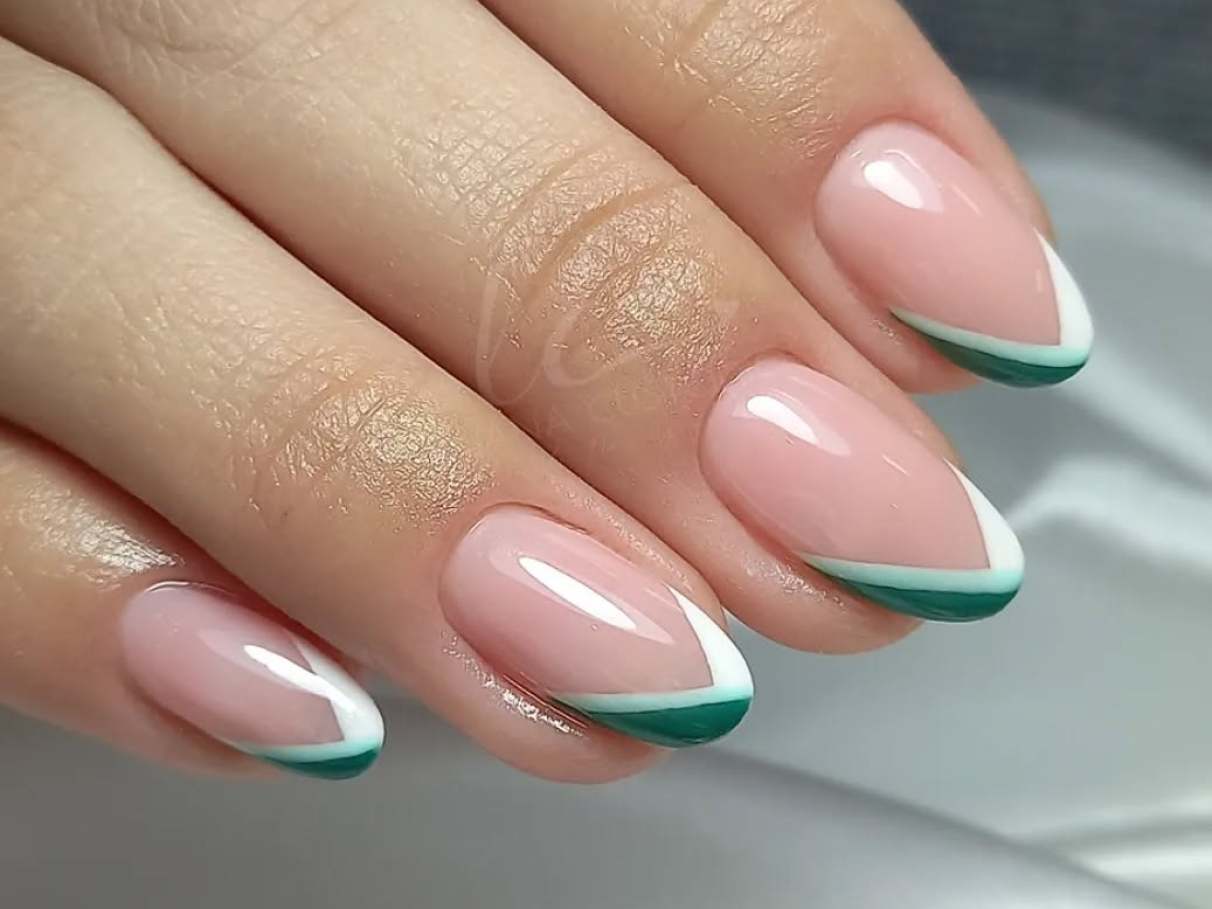 unha verde com branco