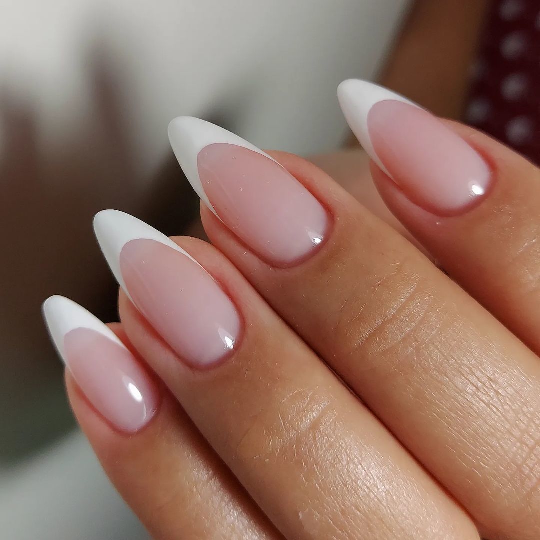 inspiração unhas almond delicadas para casamento