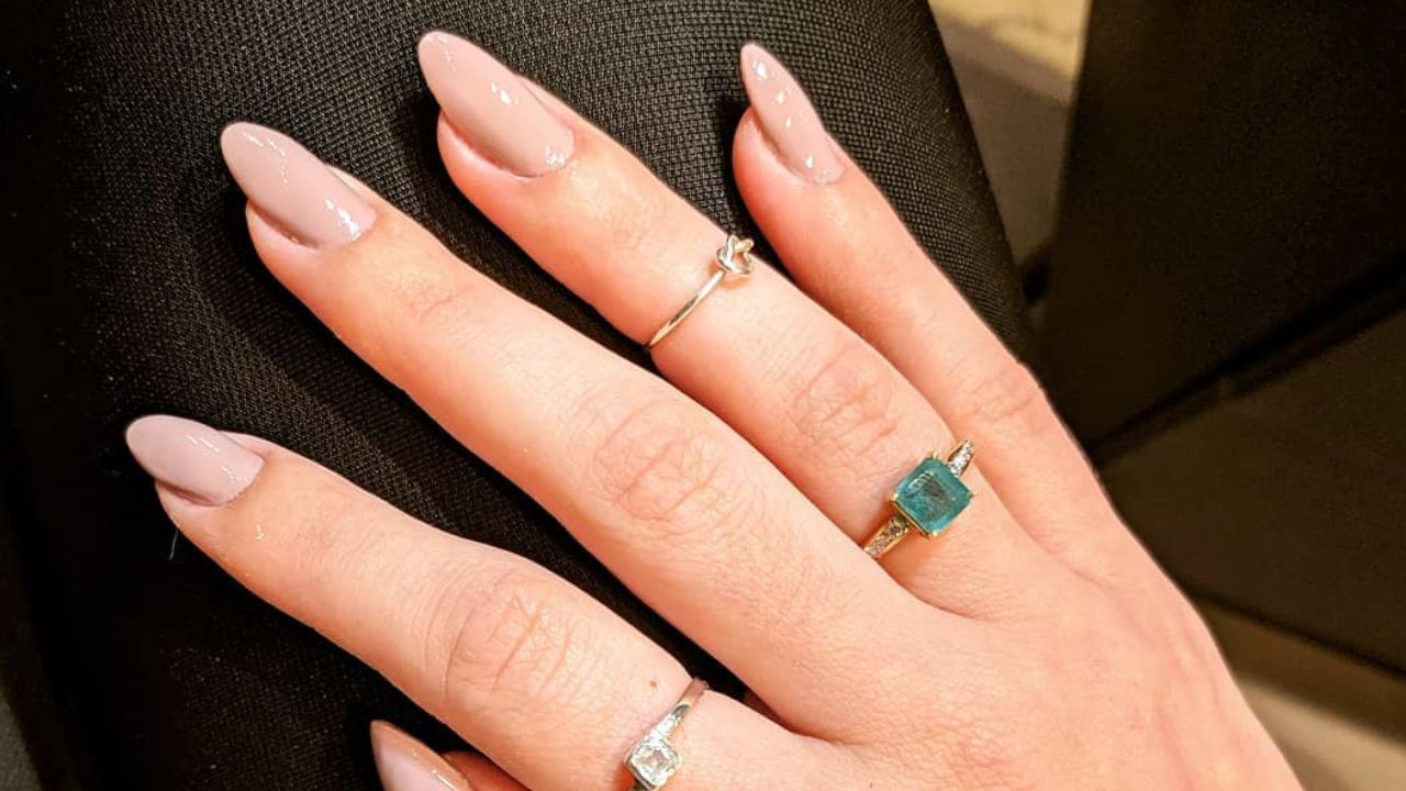inspiração unhas almond delicadas para casamento