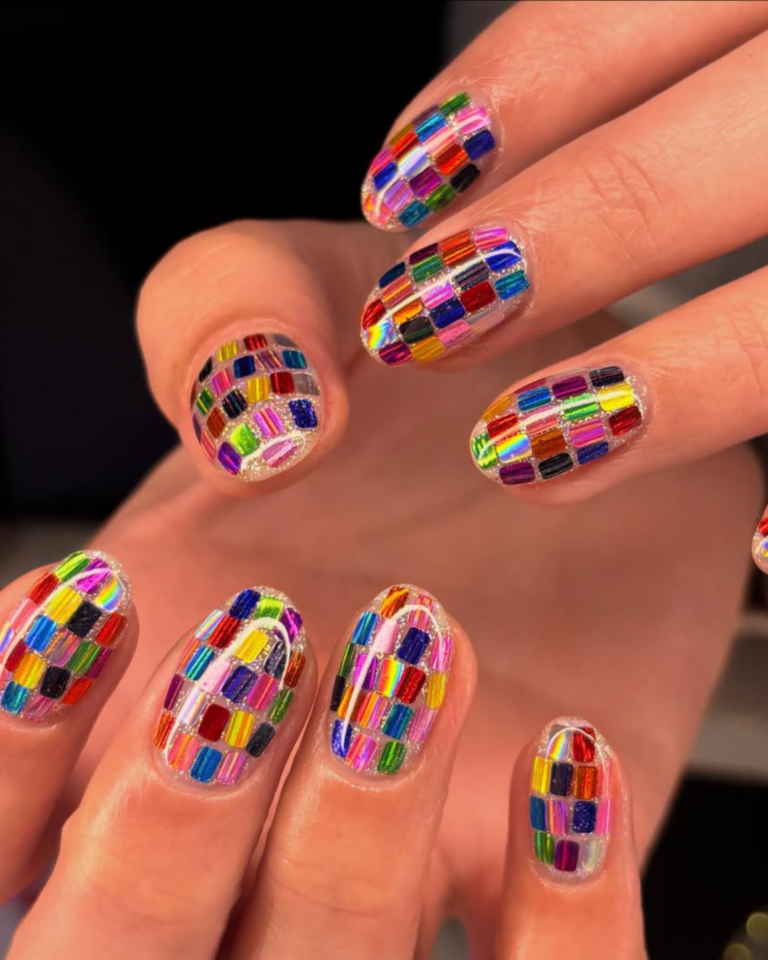 unhas neon vs unhas holográficas para carnaval