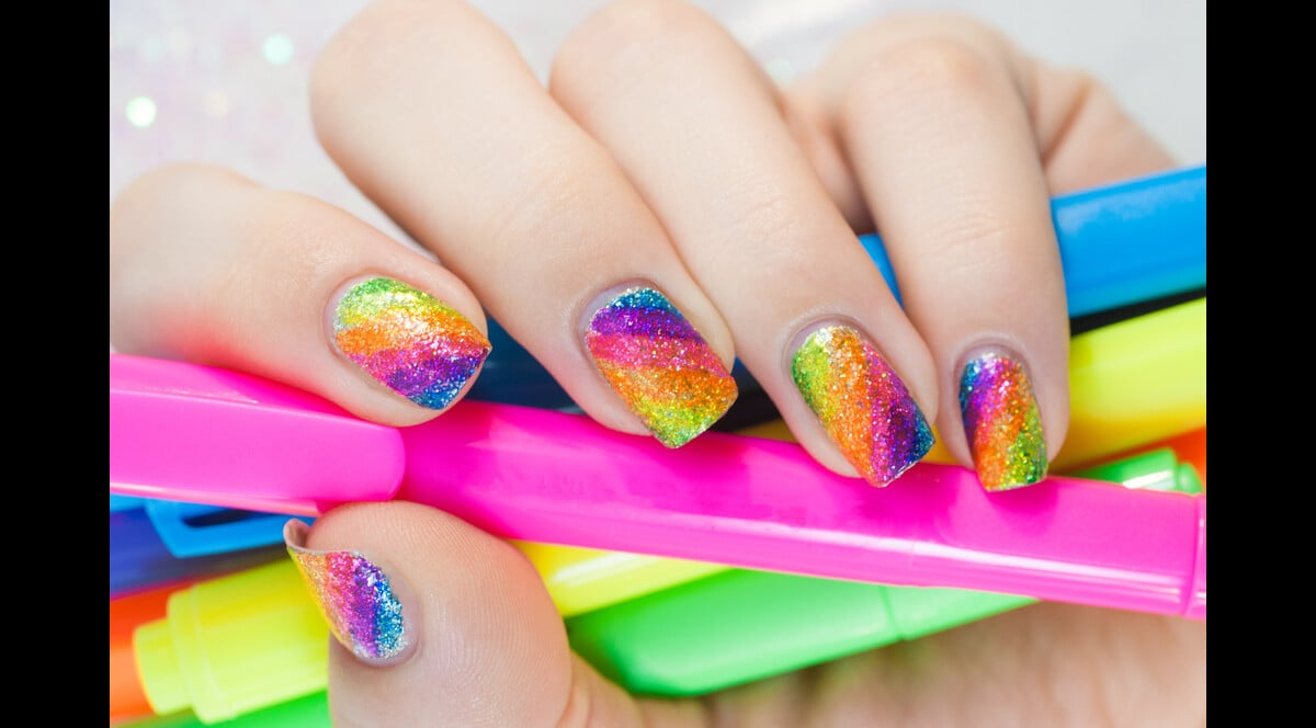 ideias de unhas decoradas para carnaval