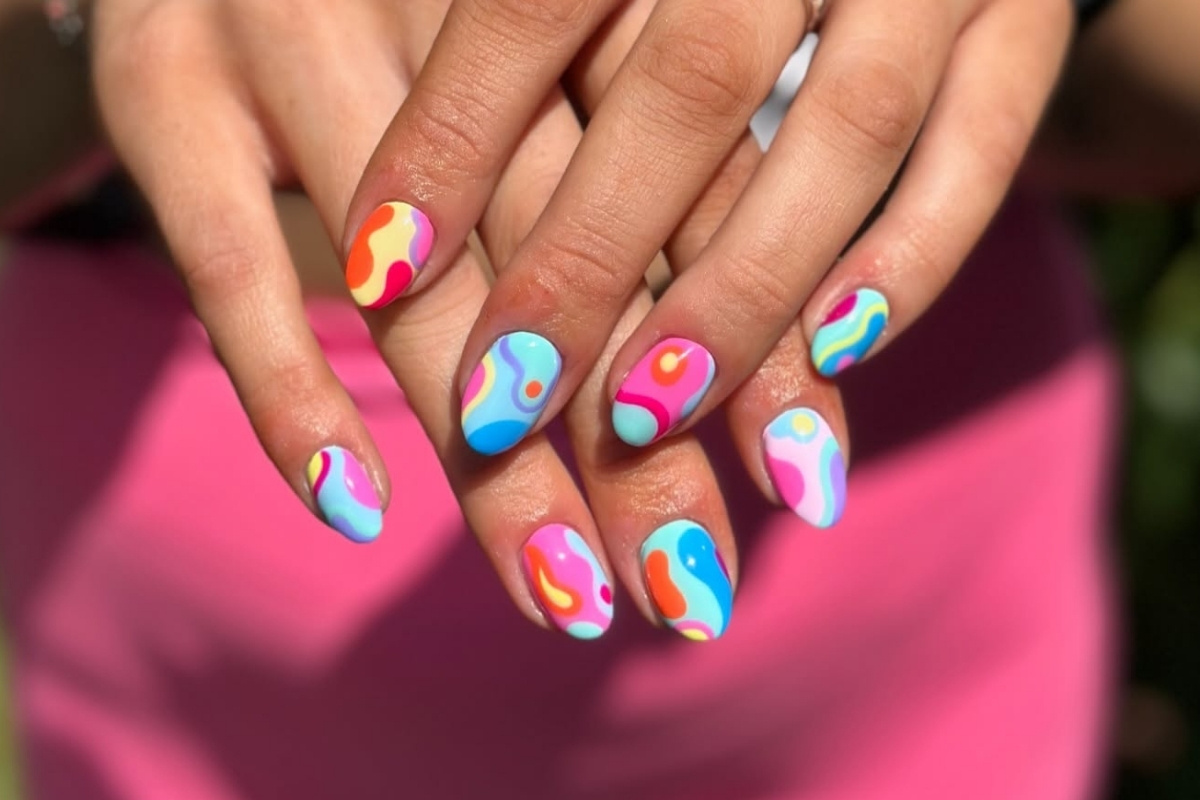 unhas neon vs unhas holográficas para carnaval