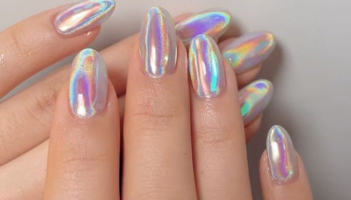 como aplicar strass em unhas para carnaval