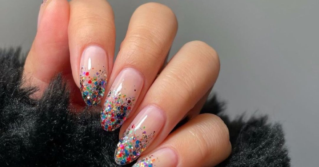 ideias de unhas decoradas para carnaval