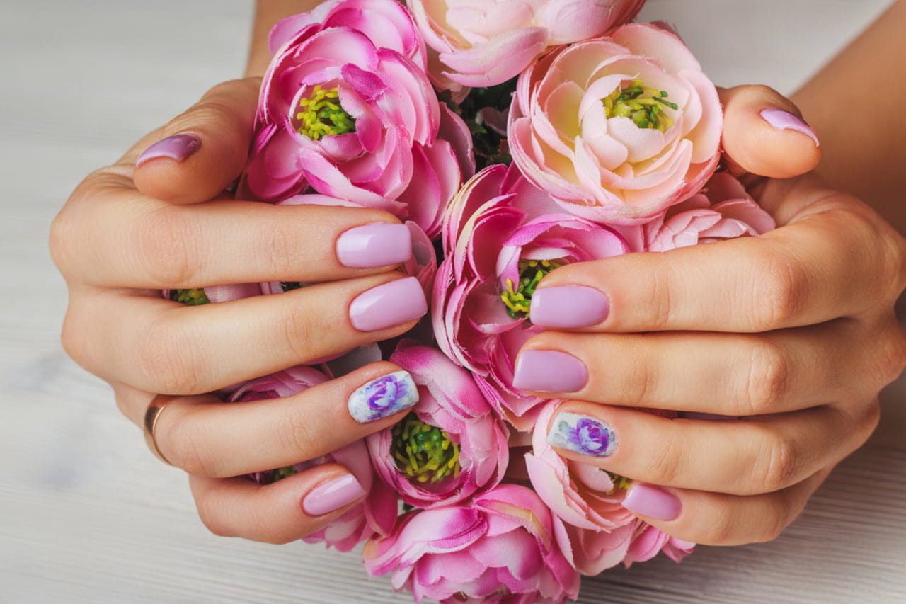 unhas decoradas flores adesivo ou pintura a mao
