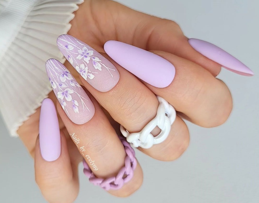 unhas encapsuladas vs press-on qual dura mais com flores
