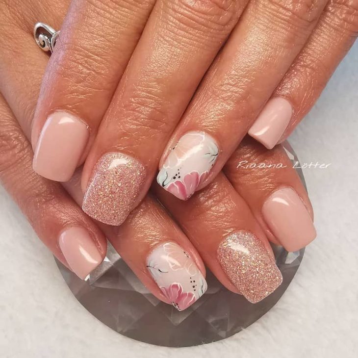 unhas encapsuladas vs press-on qual dura mais com flores