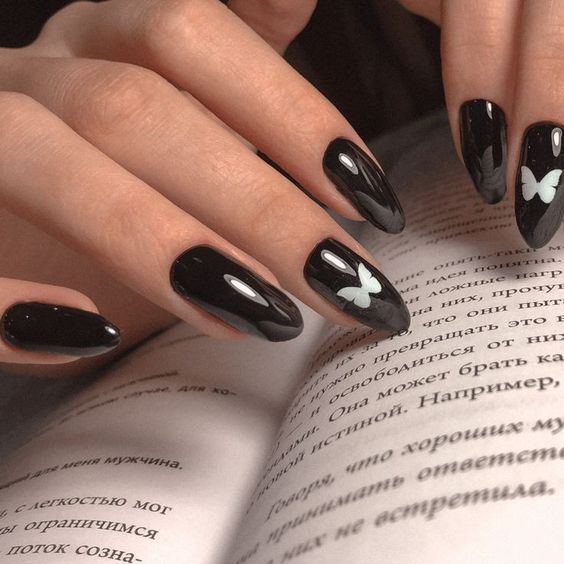 unhas pretas decoradas vs unhas pretas com glitter qual escolher