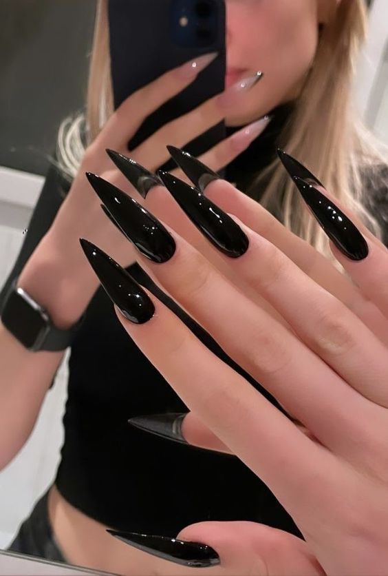 inspiração unhas stiletto decoradas 2024