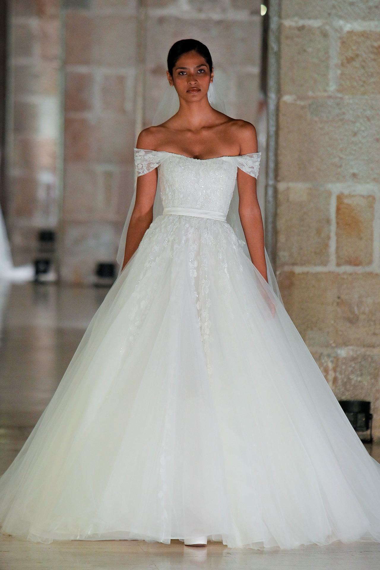 Como Escolher o Tecido Perfeito para seu Vestido de Noiva Gótico