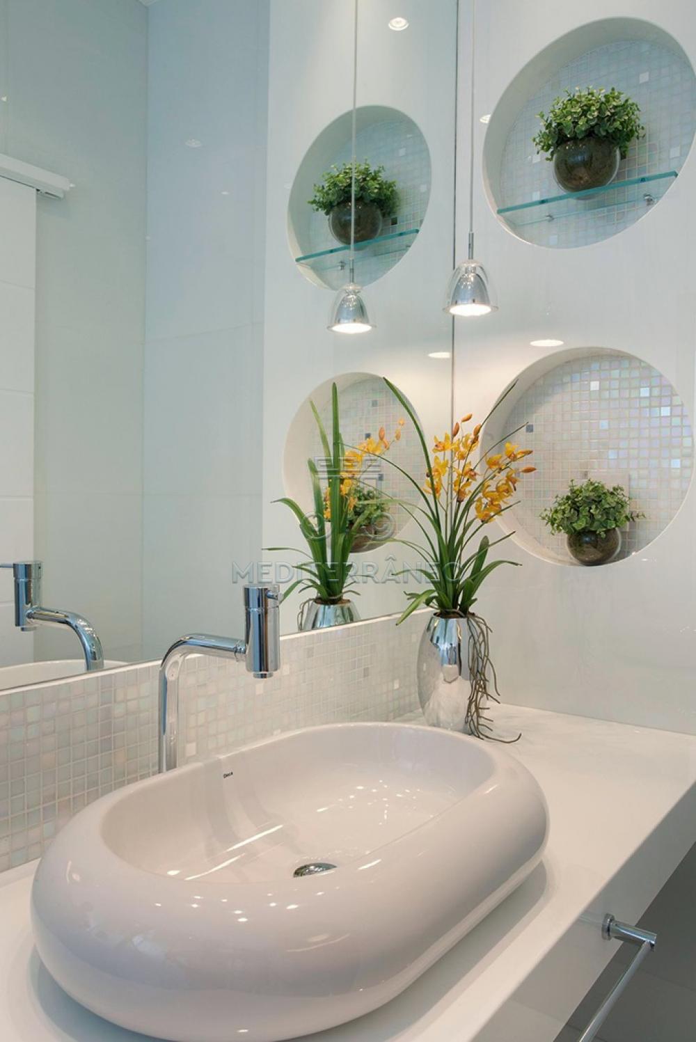 5 ideias de títulos:
1. Zamioculca no Banheiro: A Planta Perfeita para Ambientes com Pouca Luz
2. Descubra os Benefícios da Zamioculca para o seu Banheiro
3. Feng Shui no Banheiro: A Zamioculca e seus Significados
4. Guia Completo: Como Cuidar da Zamioculca no Banheiro
5. Zamioculca: A Planta 